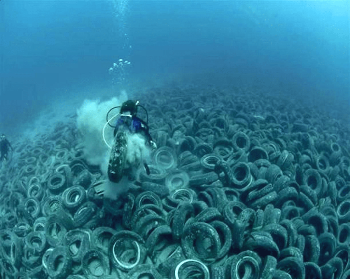 ¿Arrojar millones de llantas en el océano? Eso pensaban en 1970